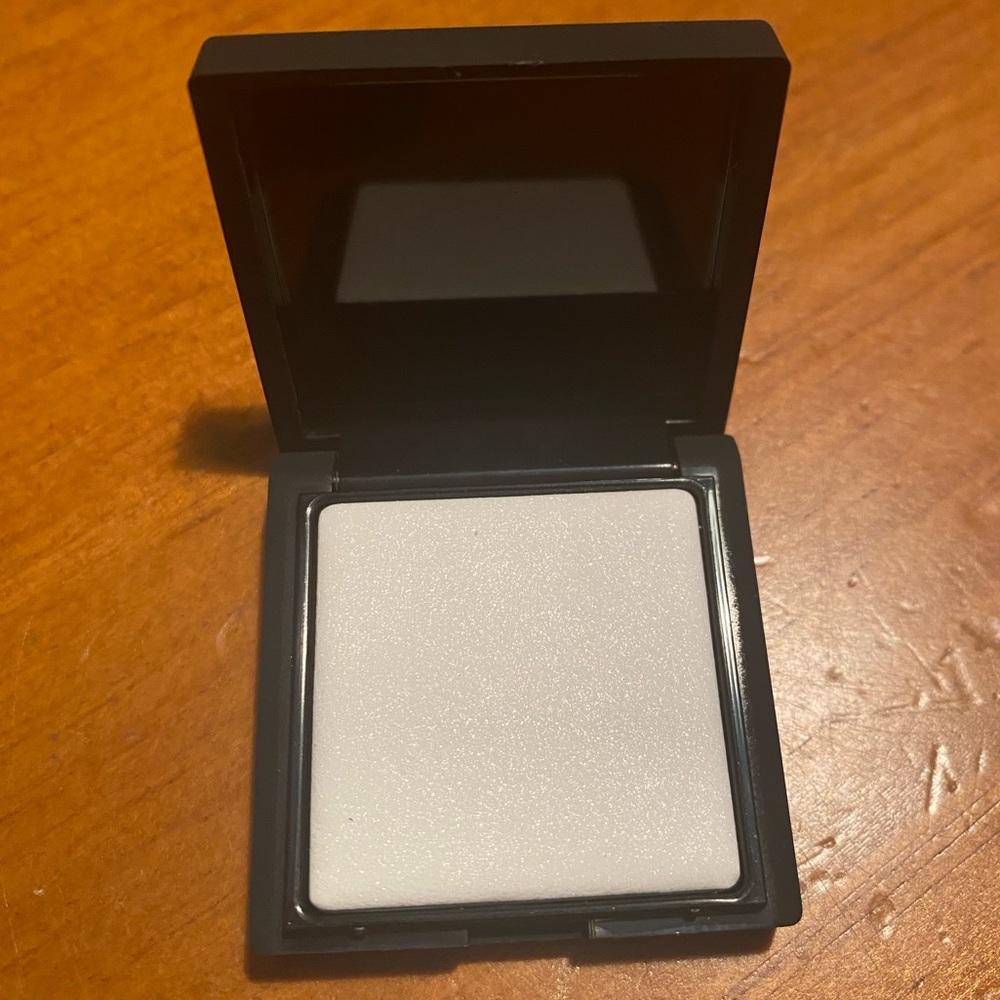 NARS Light Reflecting Setting Powder - Pressed - Picture 5 of 16